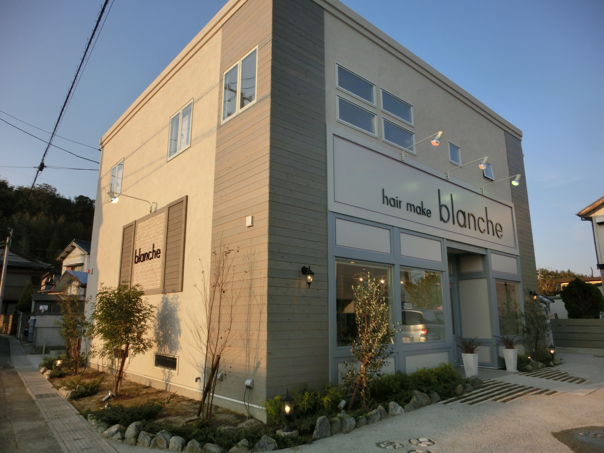 店舗併用住宅に見えない雰囲気につくる 美容室ブランシェ 三重県津市 三重県津市で新築 注文住宅 戸建てのことはアポアスタイル