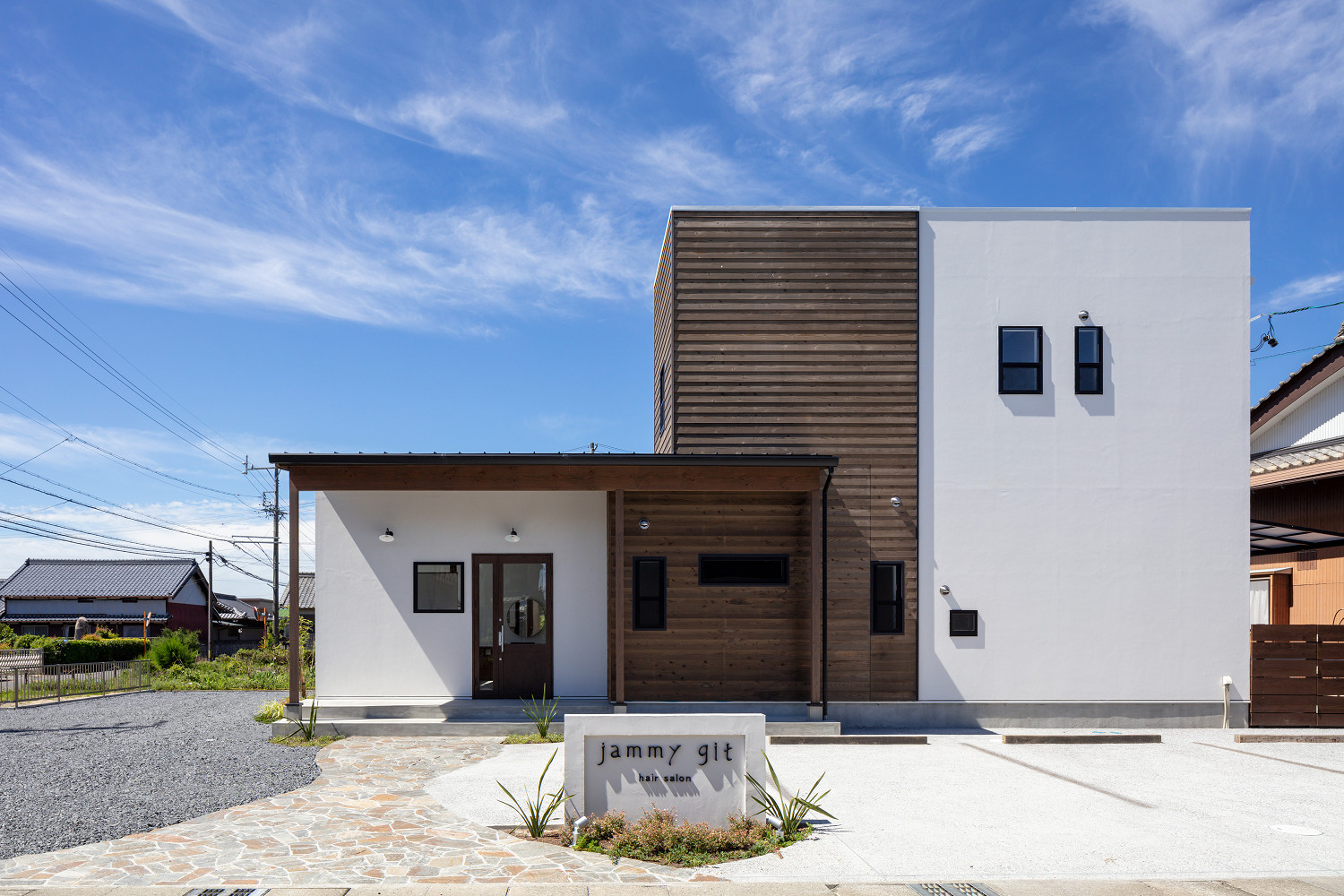 自然素材を活かした店舗併用住宅ー三重県菰野町ー 三重県津市で新築 注文住宅 戸建てのことはアポアスタイル