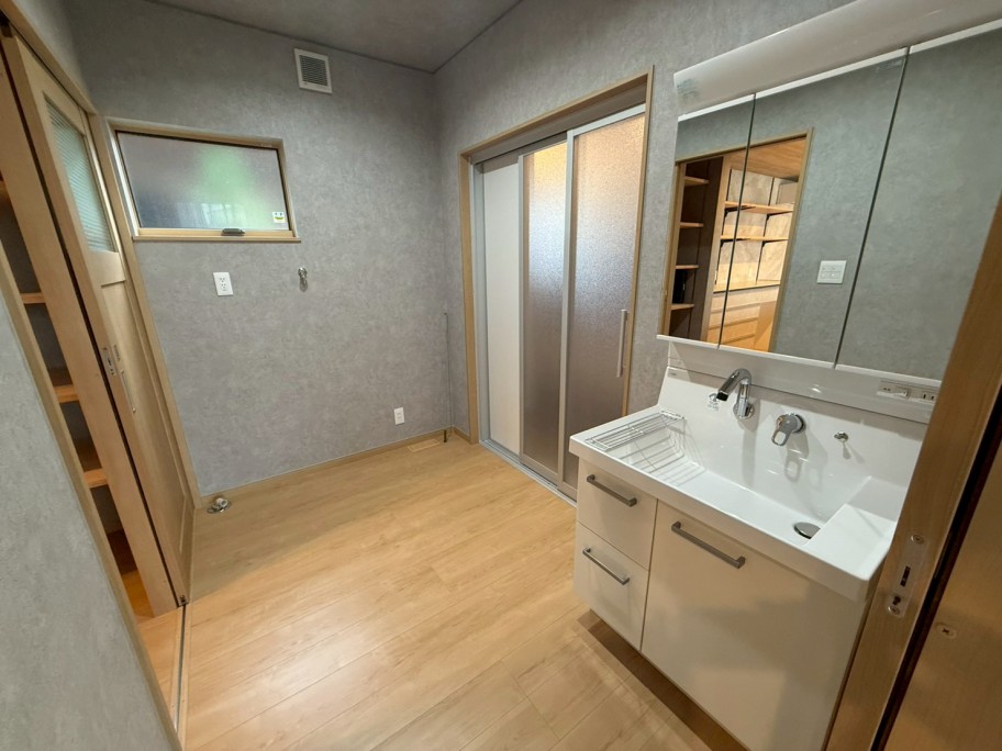 LIXILピアラを採用した洗面脱衣所